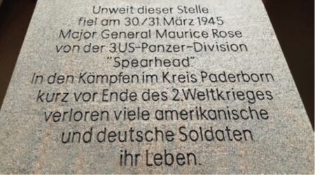 Gedenkstein zur Erinnerung an die Panzerschlacht bei Schloss Hamborn. © Kreis Paderborn 